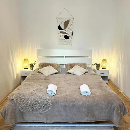 Apartment Cecil - Old Town