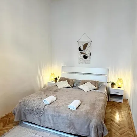 Apartment Cecil - Old Town *